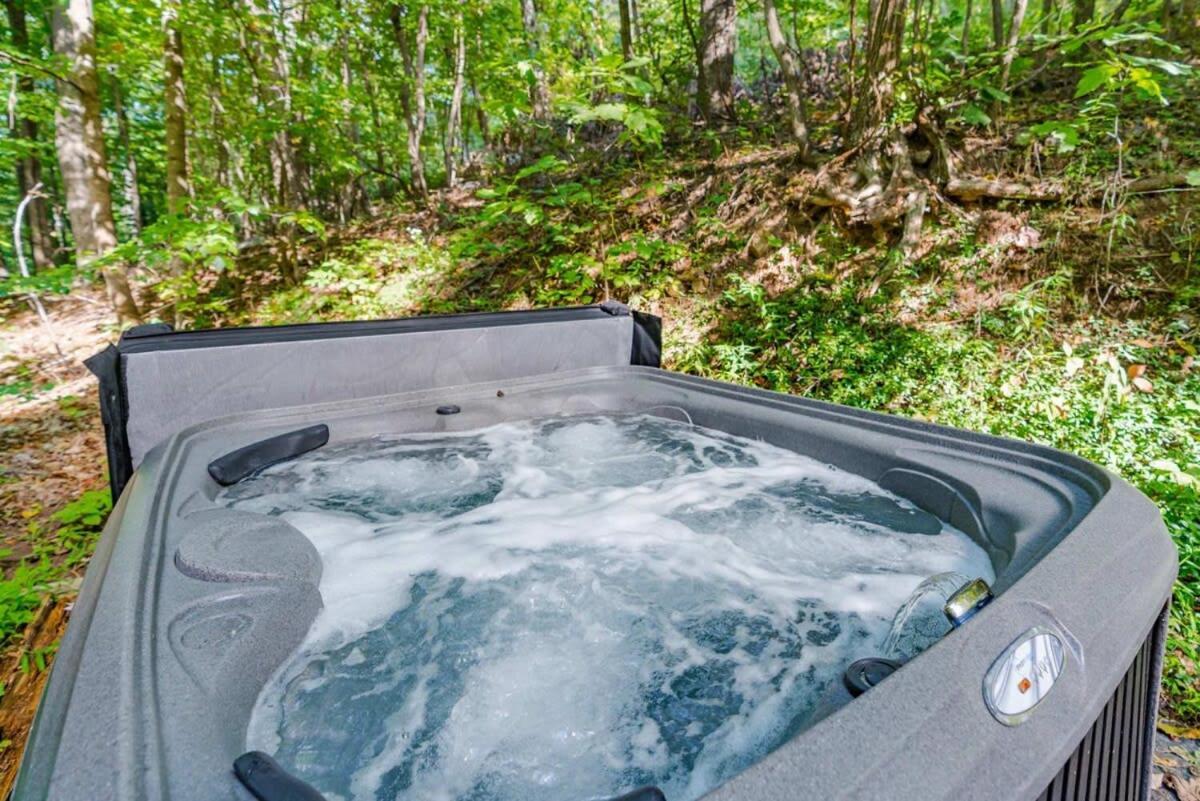 Modern Chalet Cabin W Hot Tub, Deck&Grill, & Wifi! Inwood Eksteriør bilde