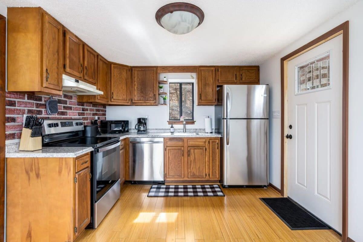 Modern Chalet Cabin W Hot Tub, Deck&Grill, & Wifi! Inwood Eksteriør bilde