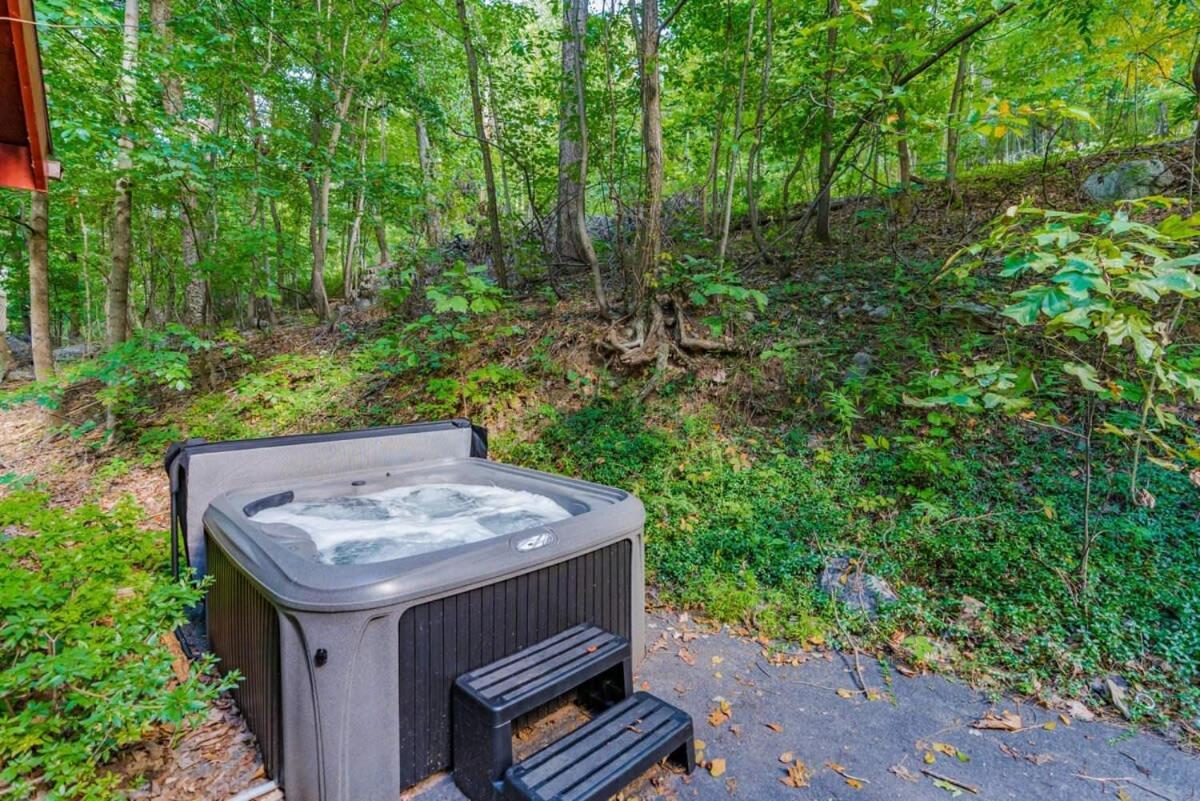 Modern Chalet Cabin W Hot Tub, Deck&Grill, & Wifi! Inwood Eksteriør bilde