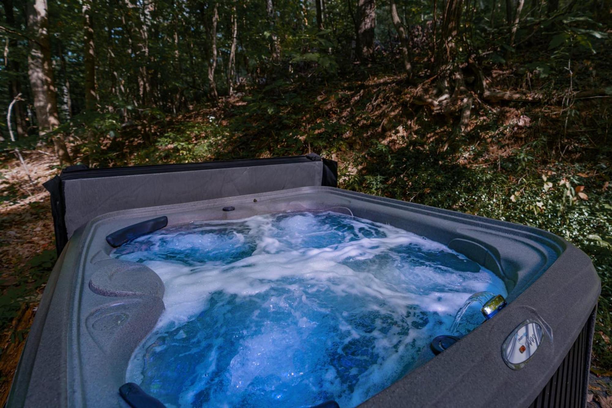 Modern Chalet Cabin W Hot Tub, Deck&Grill, & Wifi! Inwood Eksteriør bilde