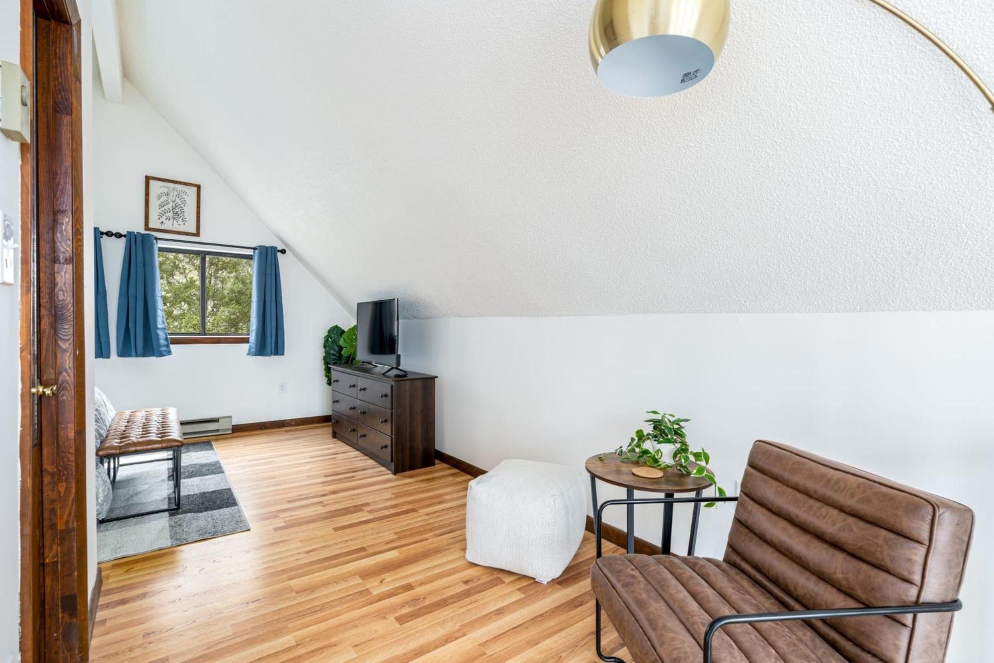 Modern Chalet Cabin W Hot Tub, Deck&Grill, & Wifi! Inwood Eksteriør bilde