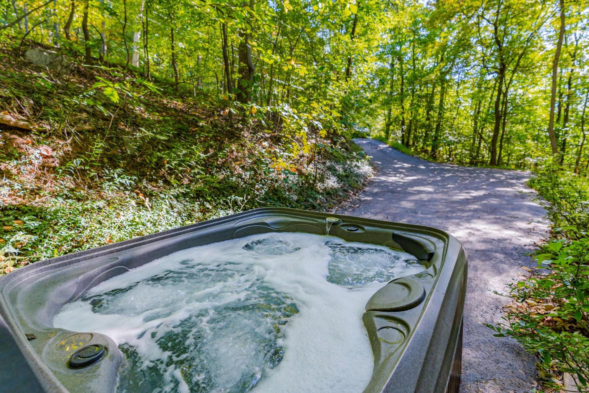 Modern Chalet Cabin W Hot Tub, Deck&Grill, & Wifi! Inwood Eksteriør bilde