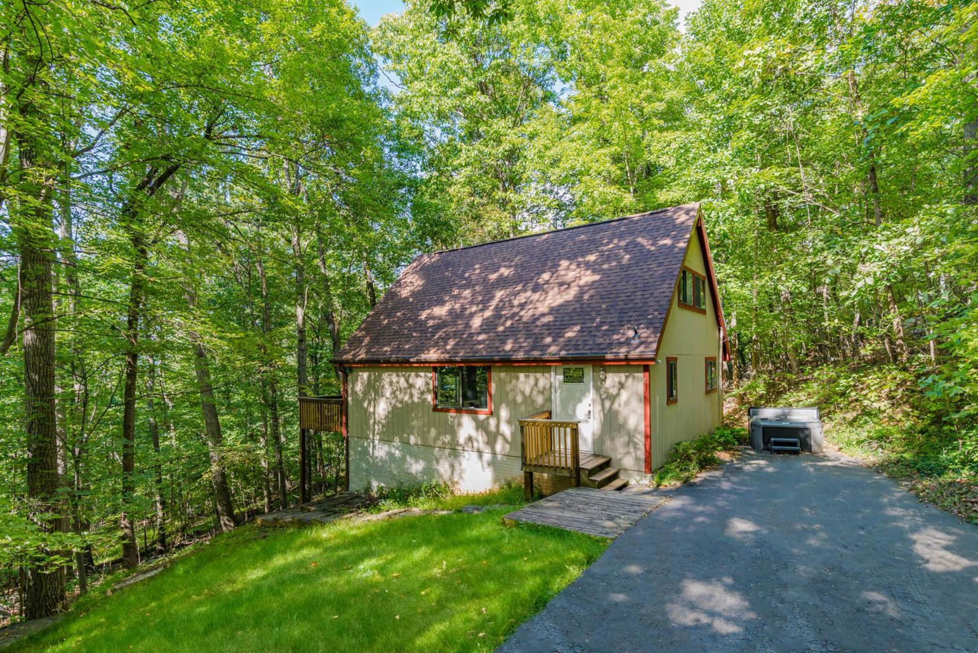 Modern Chalet Cabin W Hot Tub, Deck&Grill, & Wifi! Inwood Eksteriør bilde